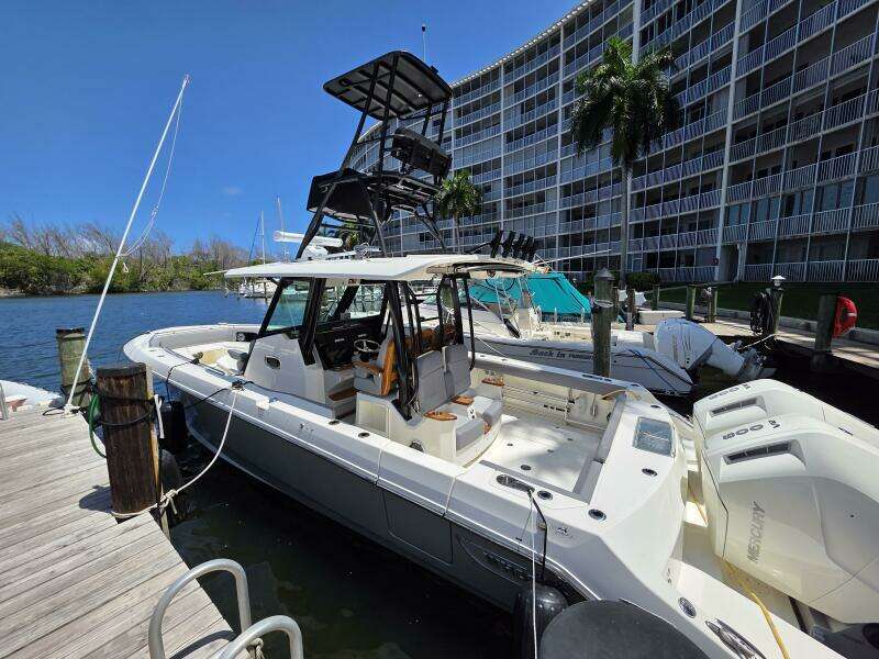 2023 Boston Whaler 360 Outrage
