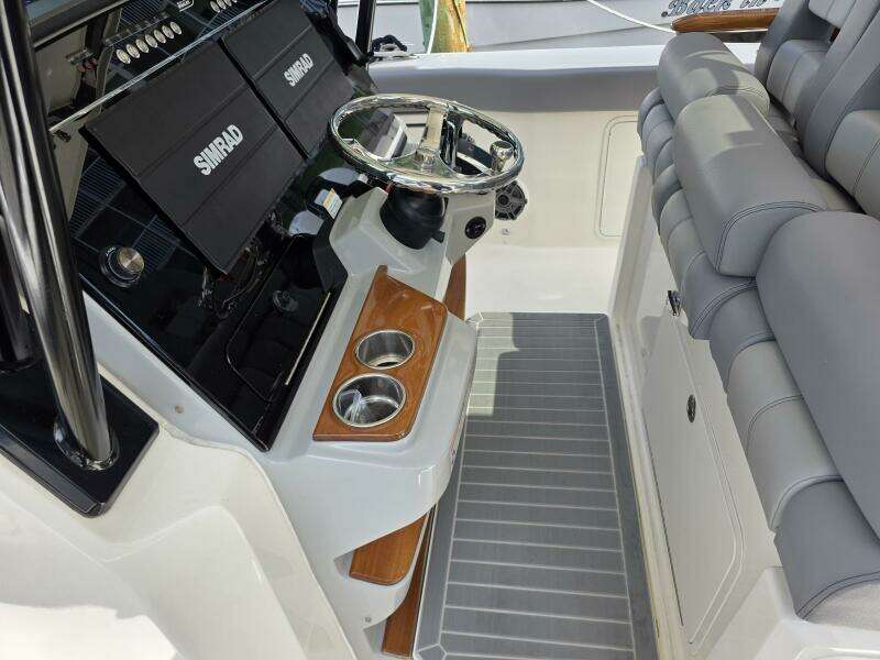2023 Boston Whaler 360 Outrage