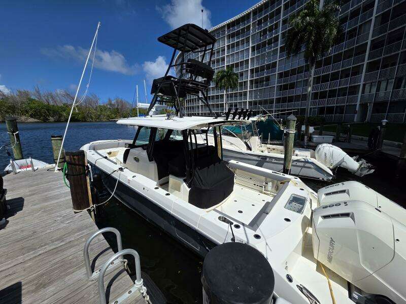 2023 Boston Whaler 360 Outrage