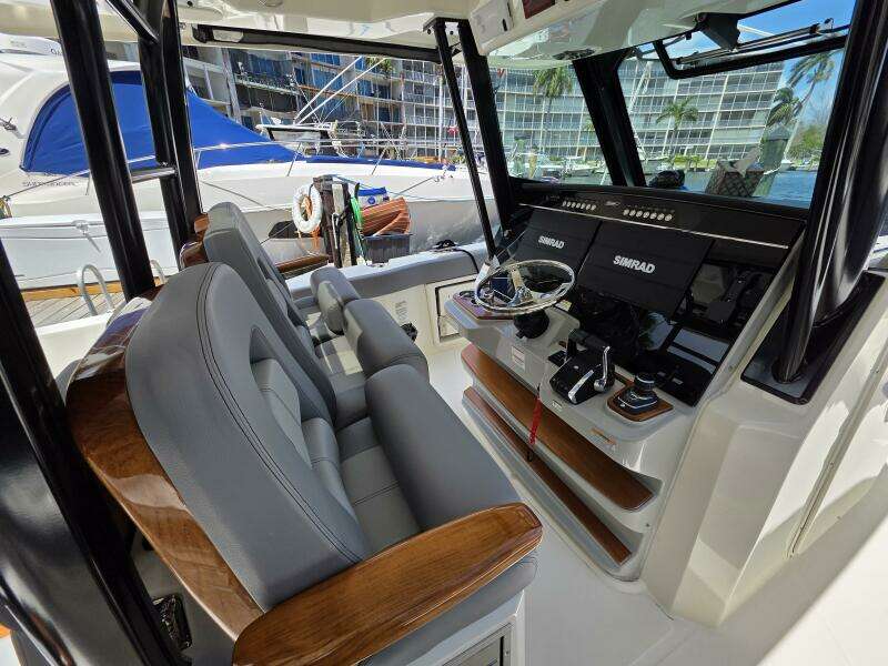 2023 Boston Whaler 360 Outrage