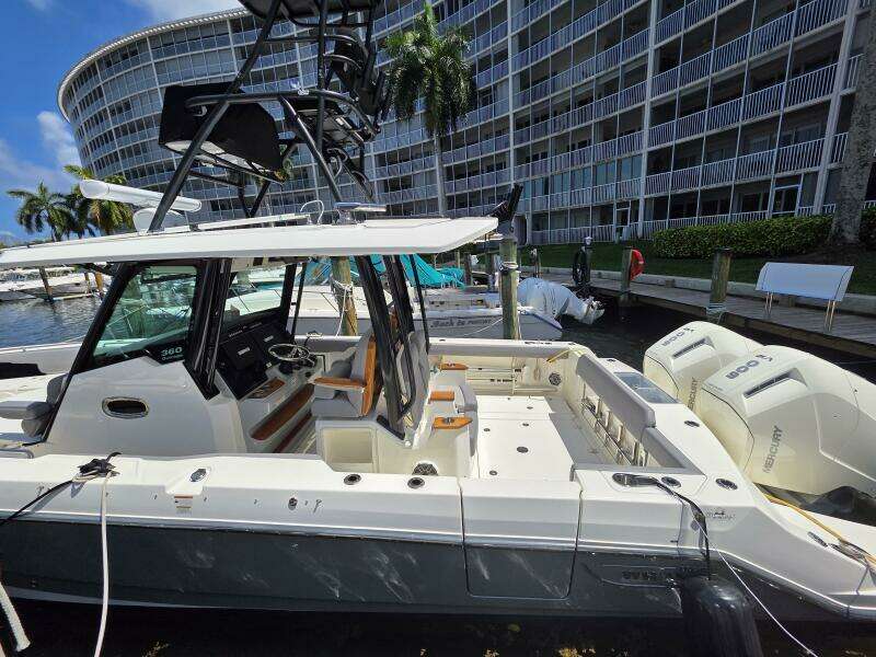 2023 Boston Whaler 360 Outrage