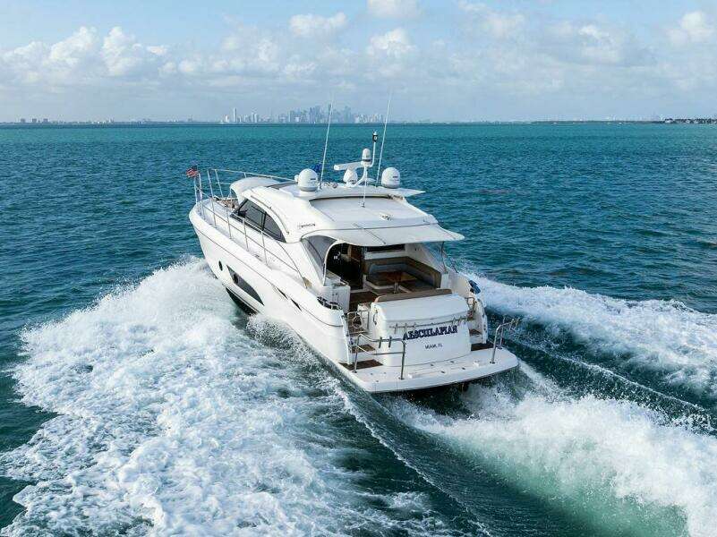 2018 Riviera 4800 Sport Yacht