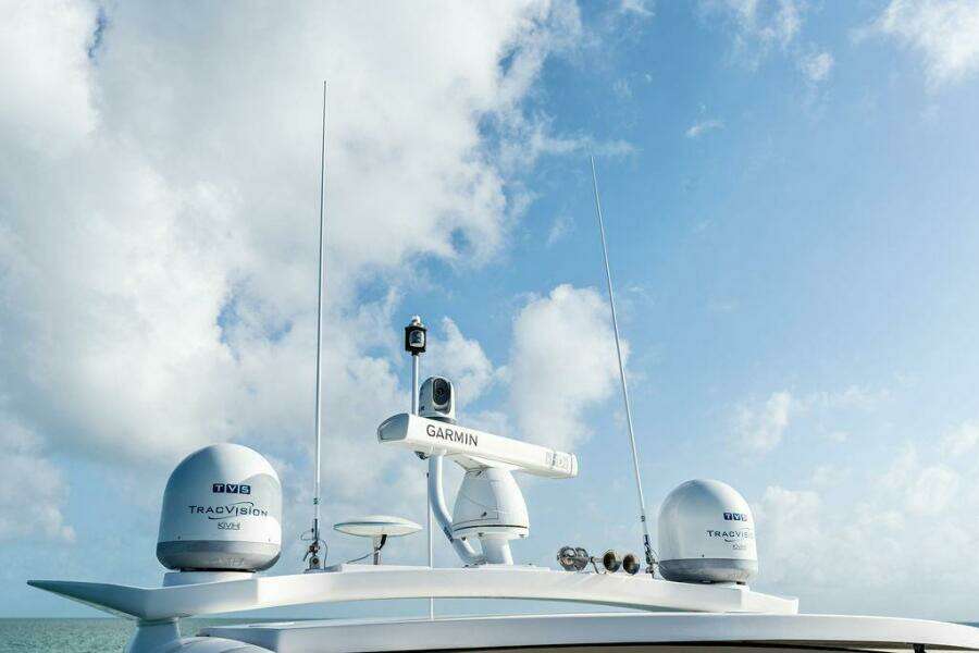 2018 Riviera 4800 Sport Yacht