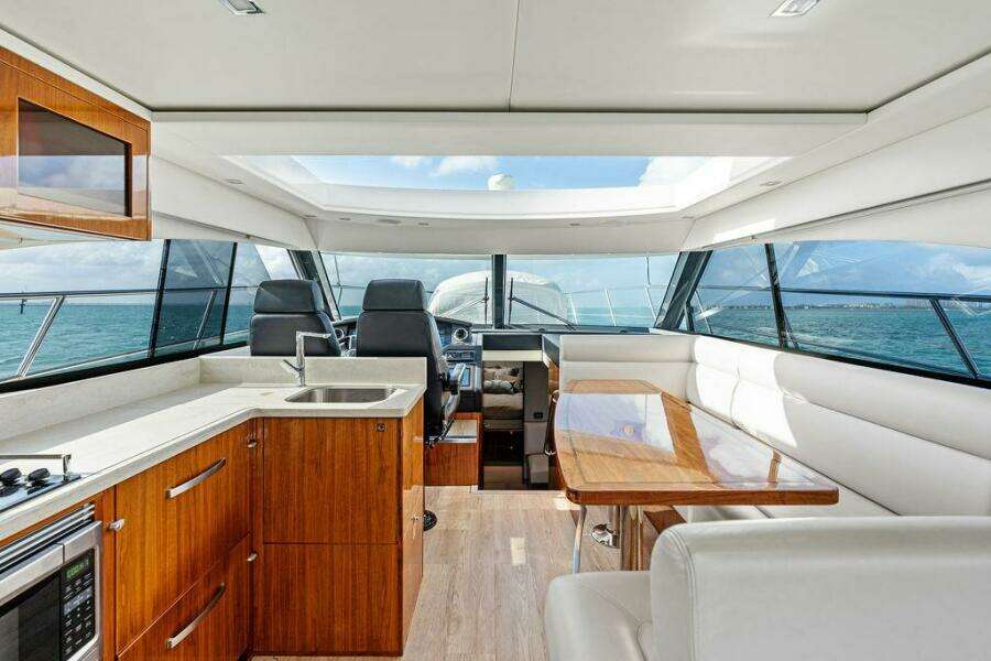 2018 Riviera 4800 Sport Yacht
