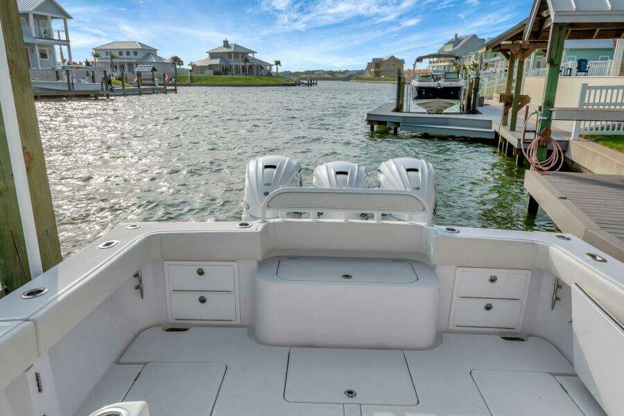 2023 Jupiter 43 Center Console "Aqua Toy"