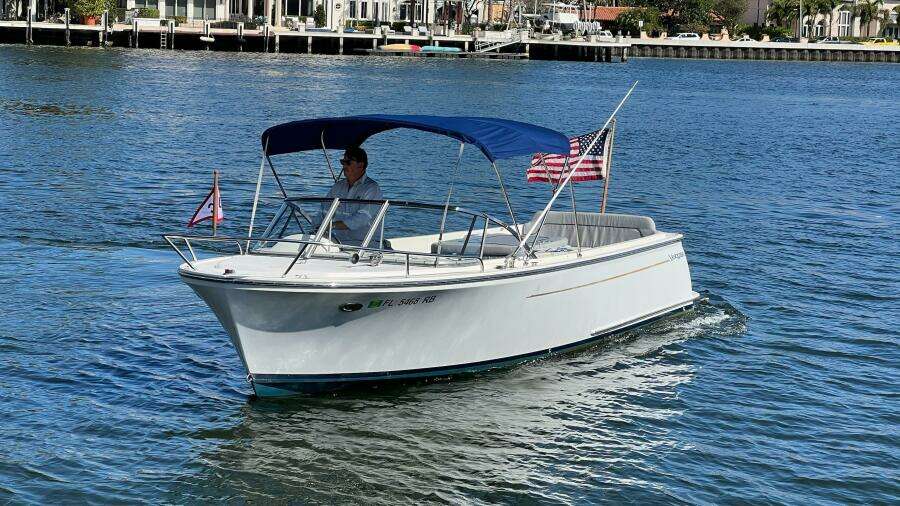 2013 Vanquish 24 Runabout