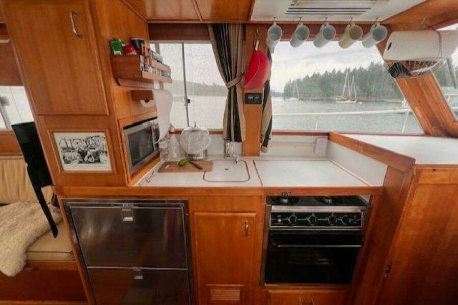 2001 Island Gypsy Euro Sedan Trawler