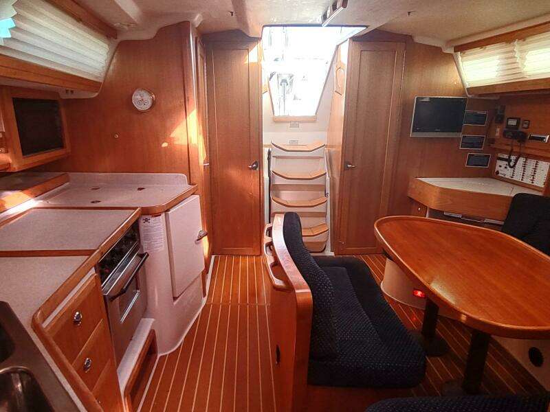 2005 Catalina 42 MKII