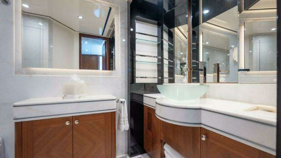 2017 Ocean Alexander 