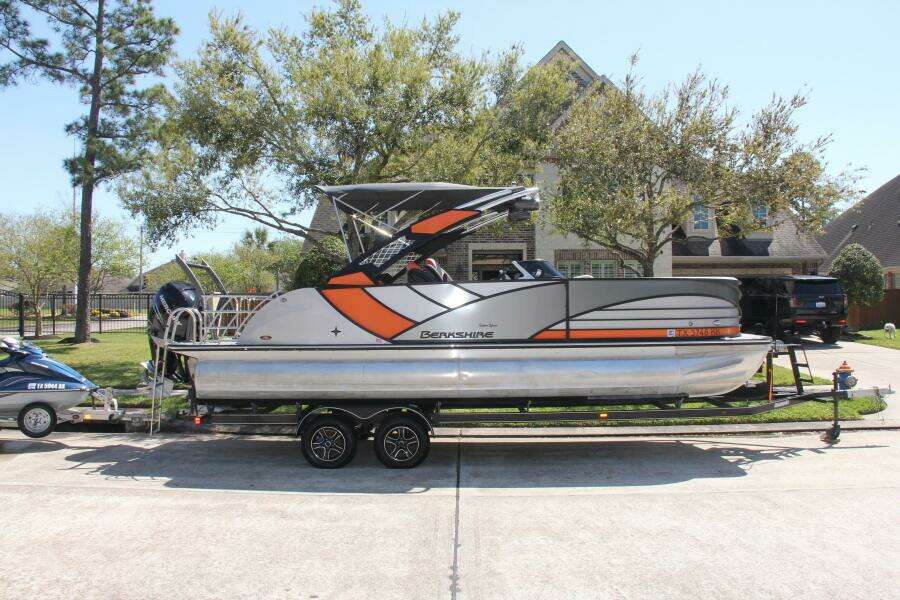 2021 Berkshire 25 Sport CL