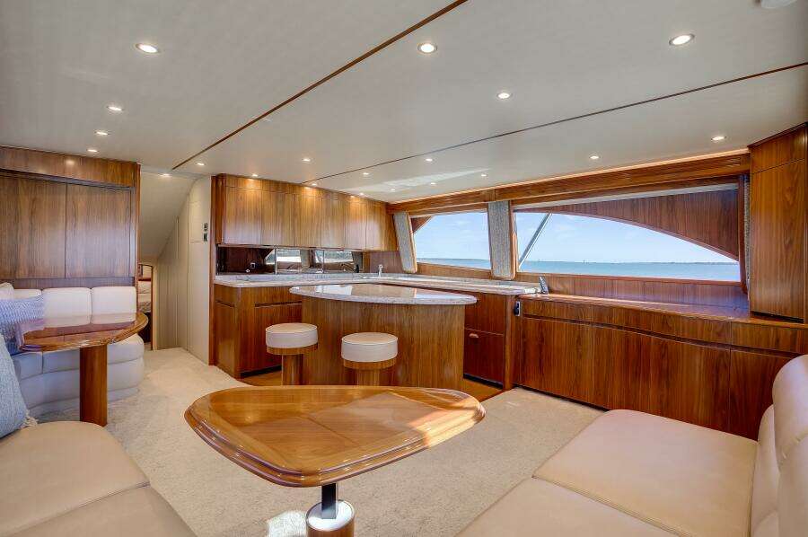 Viking 62 On the Edge III Salon