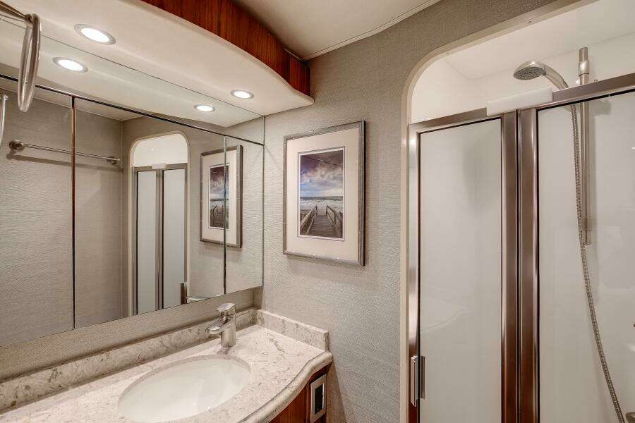 Viking 62 On the Edge III VIP Head