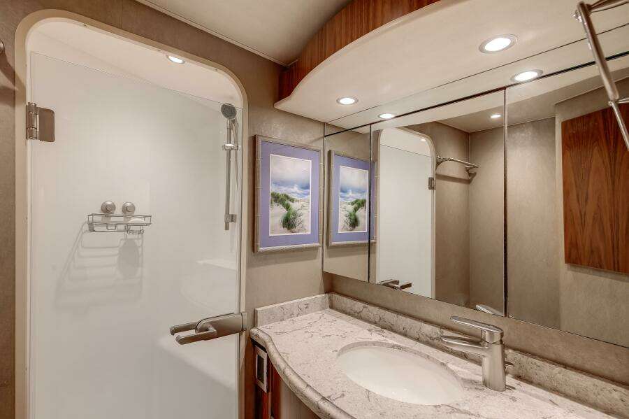 Viking 62 On the Edge III Guest Head