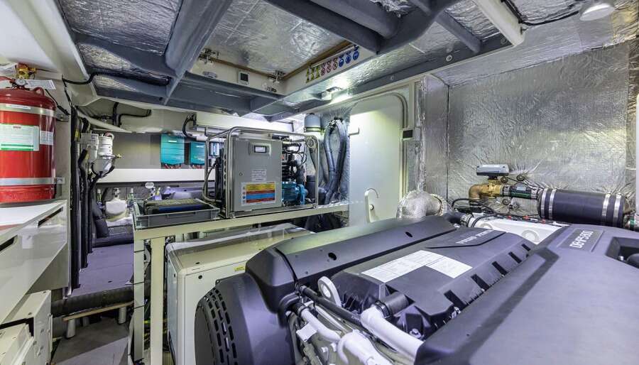 2024 Absolute Yachts 