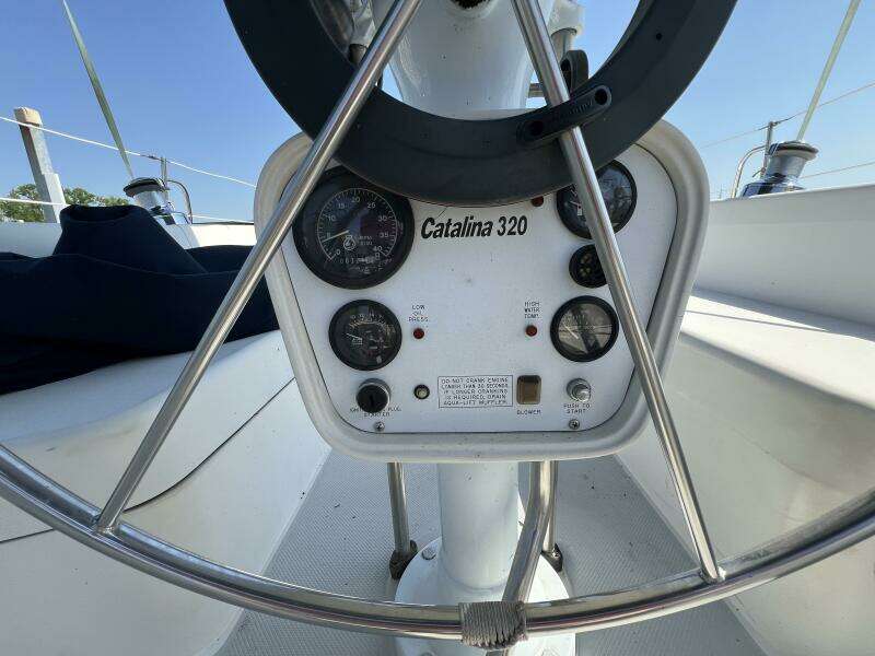1994 Catalina 320