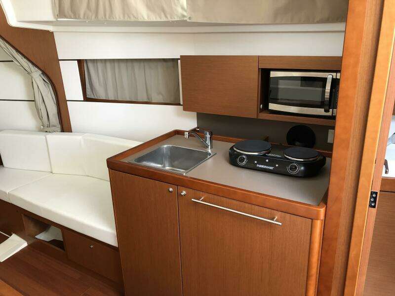 2017 Beneteau Oceanis 38 Weekender