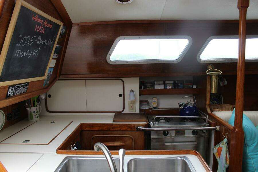 1979 Gulfstar 37 Sloop