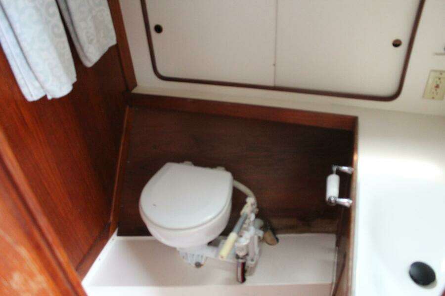 1979 Gulfstar 37 Sloop