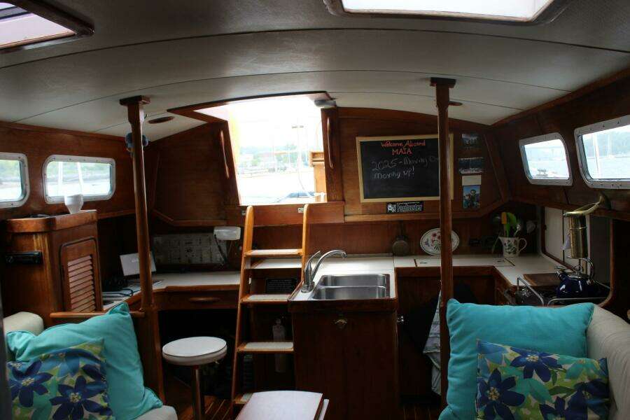 1979 Gulfstar 37 Sloop