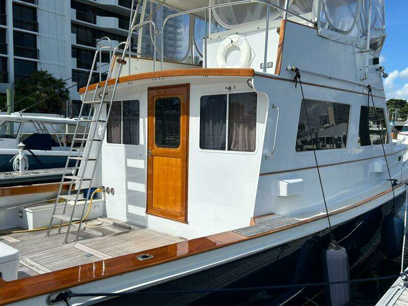 1987 Lyman-Morse Flybridge Cruiser