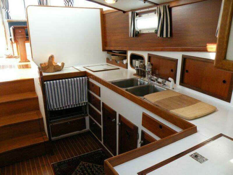 1987 Lyman-Morse Flybridge Cruiser