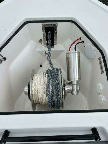Sea Pro 320 DLX 2023- Windlass