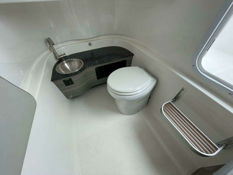 Sea Pro 320 DLX 2023- Head