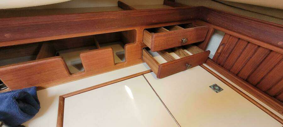 1986 Island Packet 27 Sloop