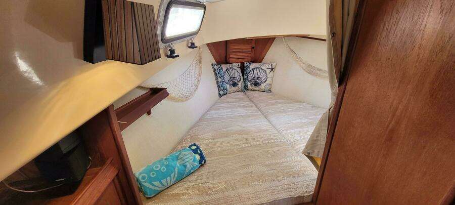 1986 Island Packet 27 Sloop