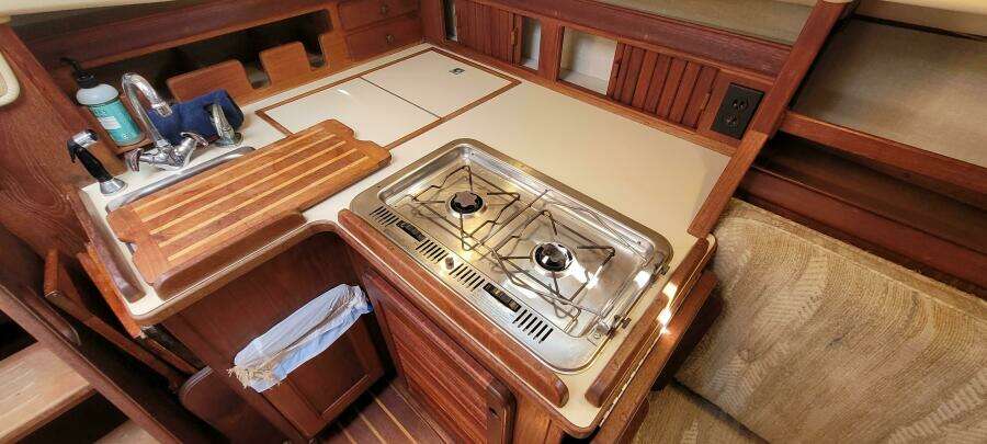 1986 Island Packet 27 Sloop