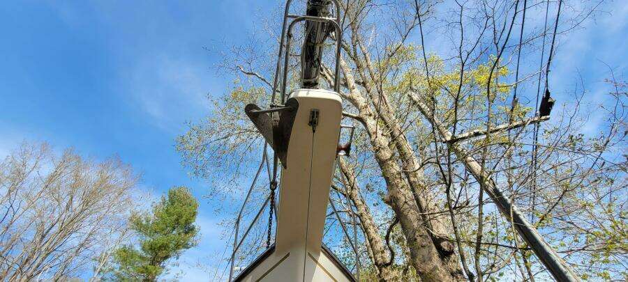 1986 Island Packet 27 Sloop