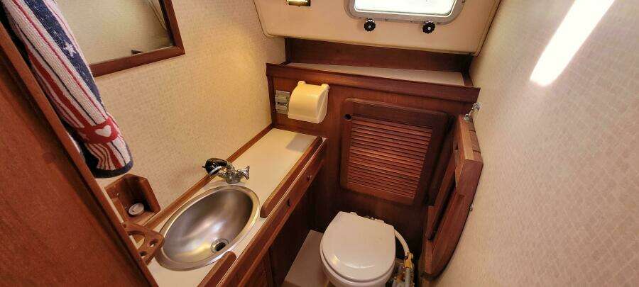 1986 Island Packet 27 Sloop