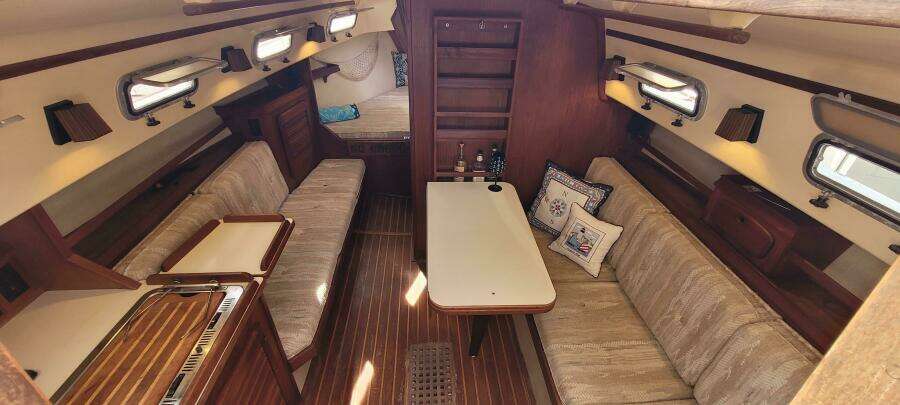 1986 Island Packet 27 Sloop