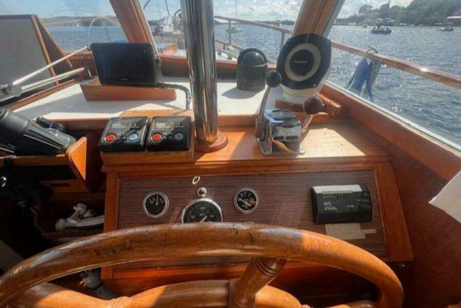 1980 Grand Banks 32 Flybridge Trawler (Hull#683)