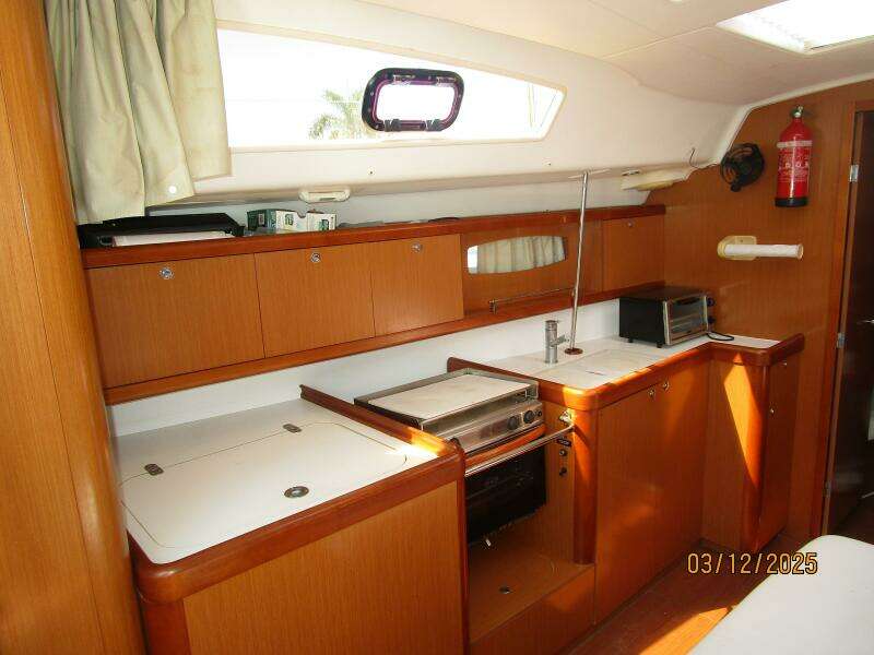 43' Beneteau galley