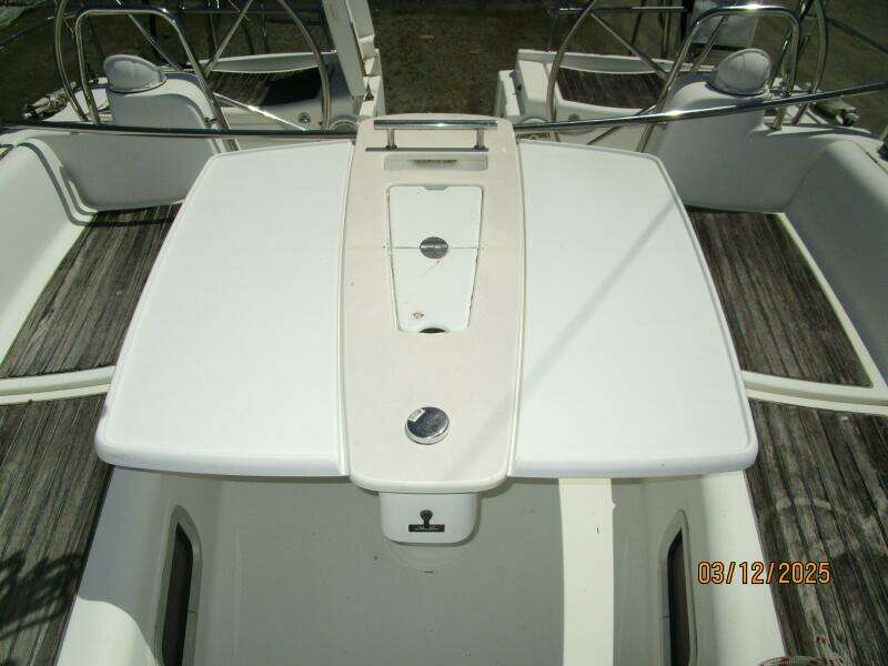 43' Beneteau cockpit table