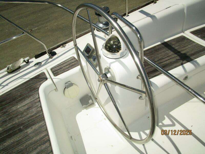 43' Beneteau cockpit port helm