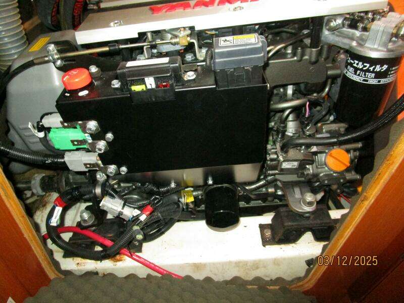 43' Beneteau auxiliary access2