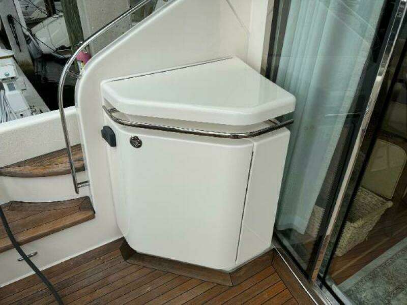 2010 Tiara Yachts 5800 Sovran