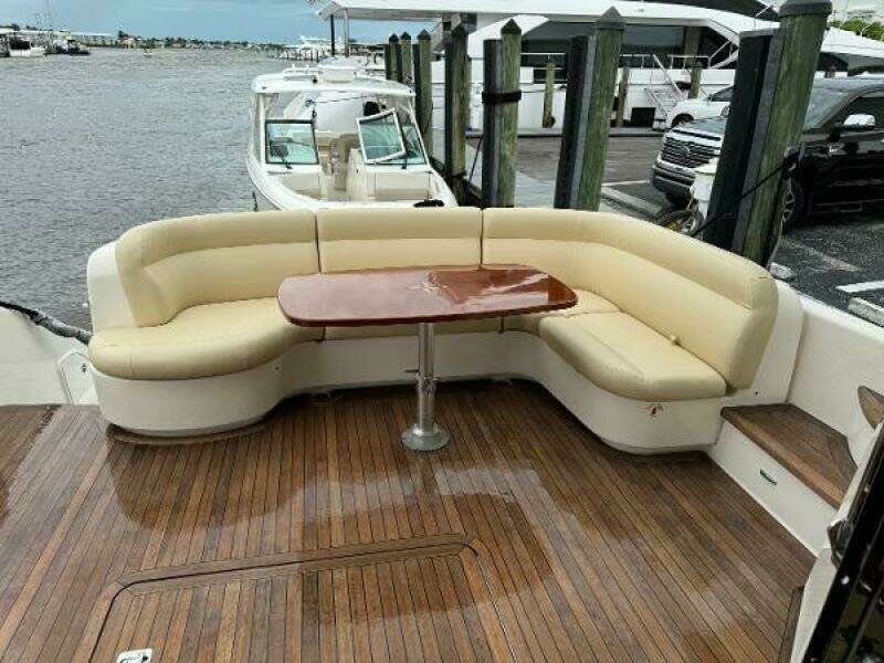 2010 Tiara Yachts 5800 Sovran