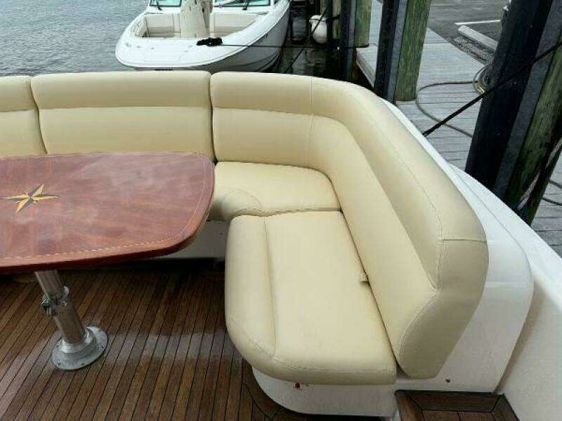 2010 Tiara Yachts 5800 Sovran