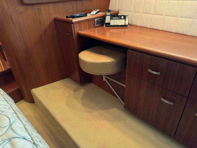 2010 Tiara Yachts 5800 Sovran