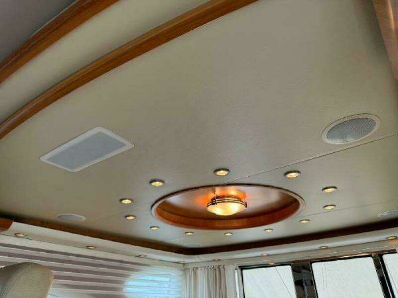 2010 Tiara Yachts 5800 Sovran