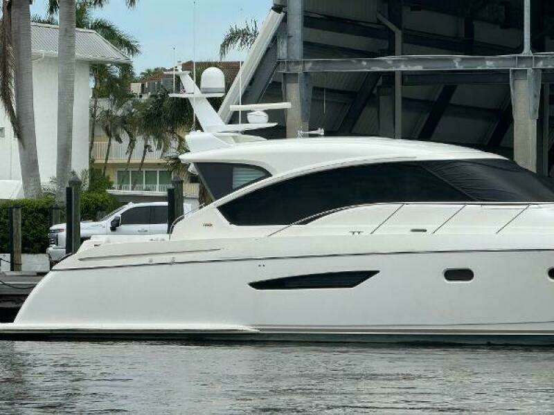 2010 Tiara Yachts 5800 Sovran