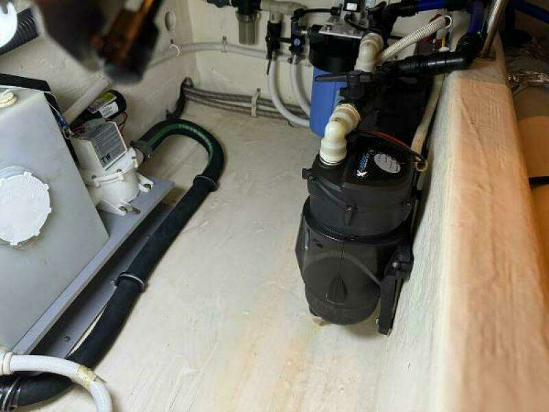 2010 Tiara Yachts 5800 Sovran