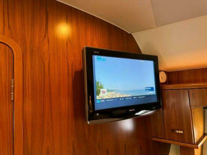 2010 Tiara Yachts 5800 Sovran