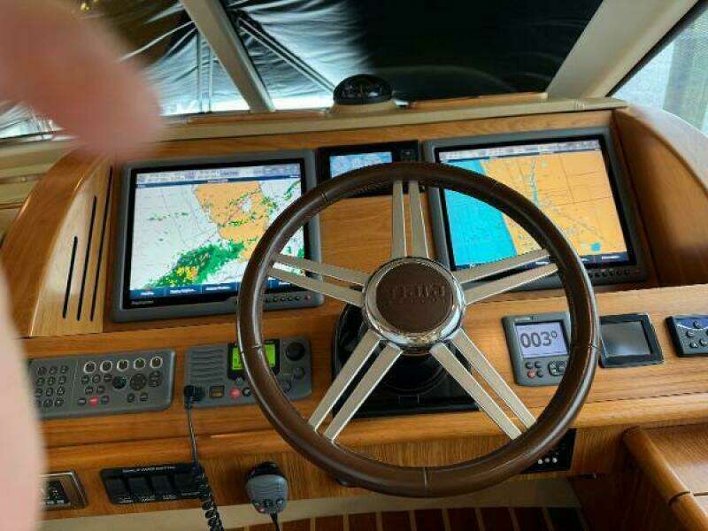 2010 Tiara Yachts 5800 Sovran