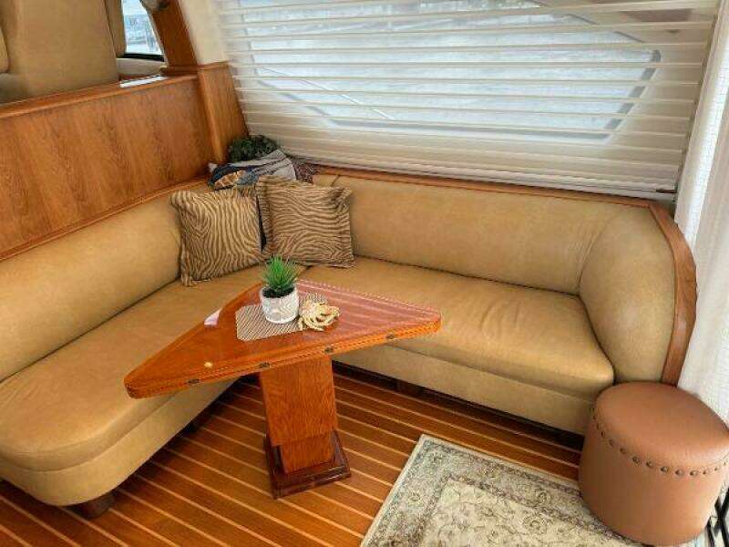 2010 Tiara Yachts 5800 Sovran