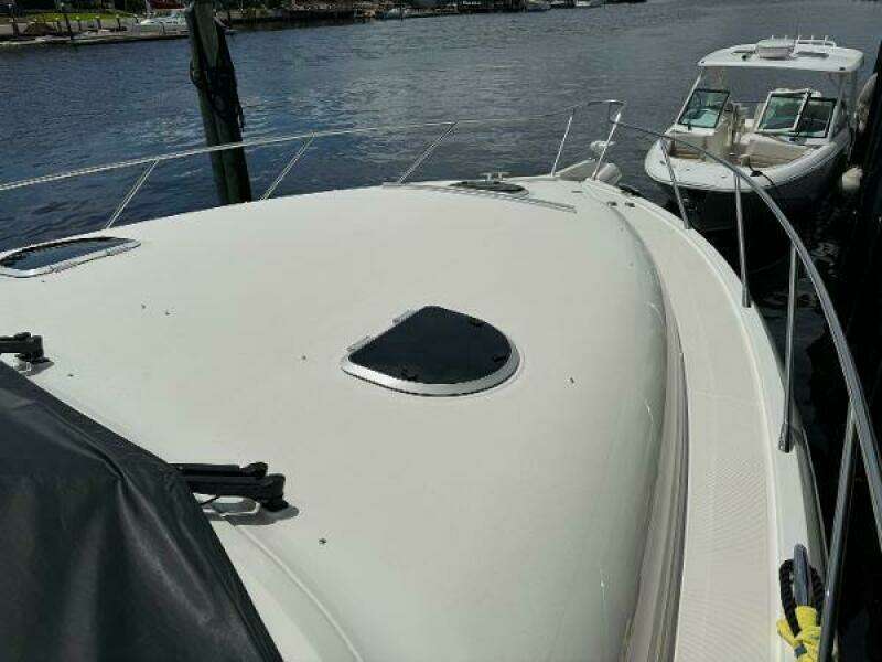 2010 Tiara Yachts 5800 Sovran