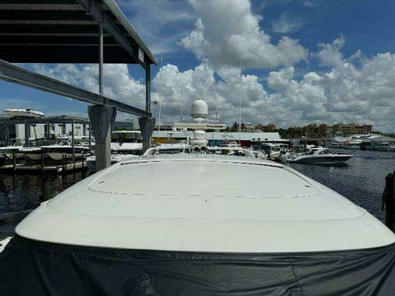 2010 Tiara Yachts 5800 Sovran